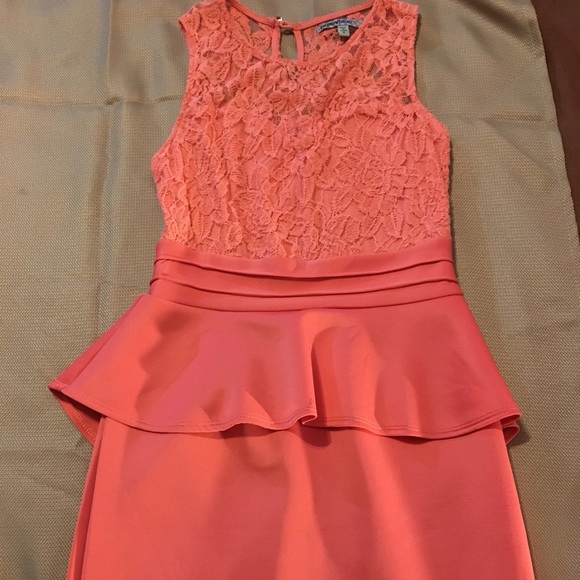 Pink pencil dress. Super cute close to brand new😊 - Picture 1 of 3